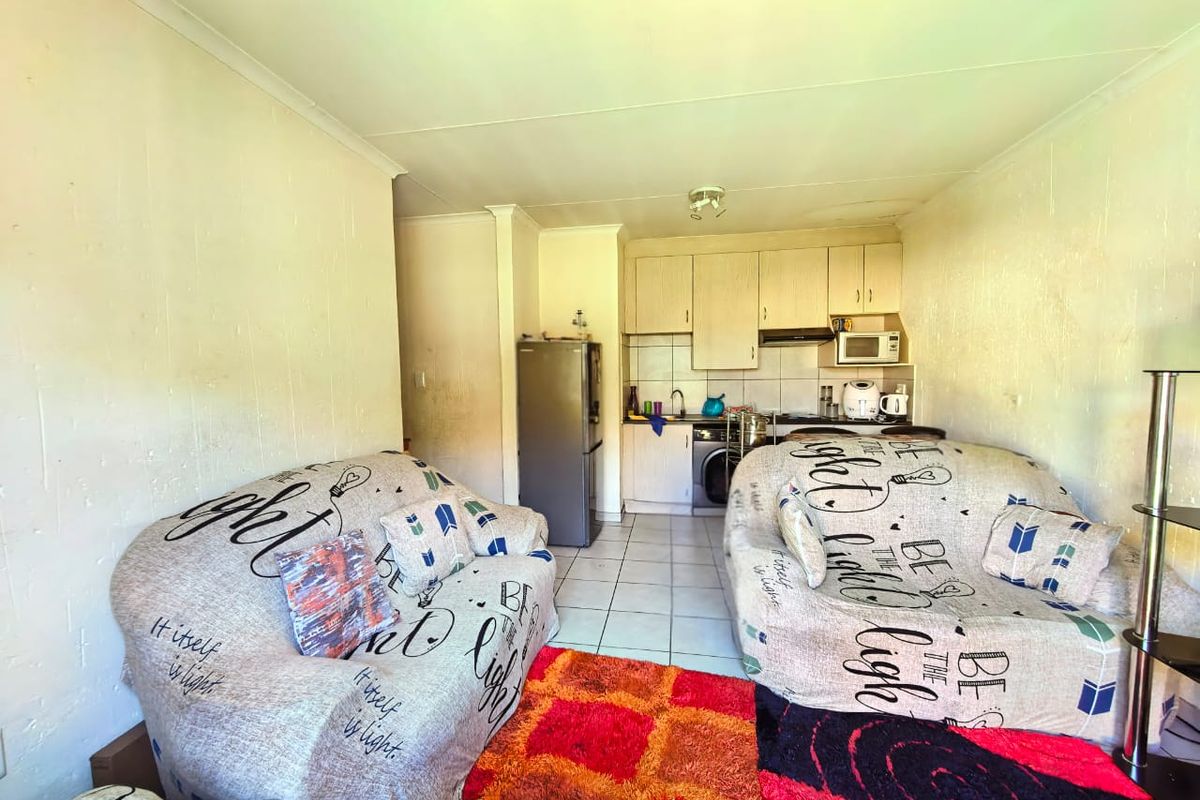Townhouse for sale in Vanderbijlpark Bonanne, ideal for the first time buyer - Photo 3