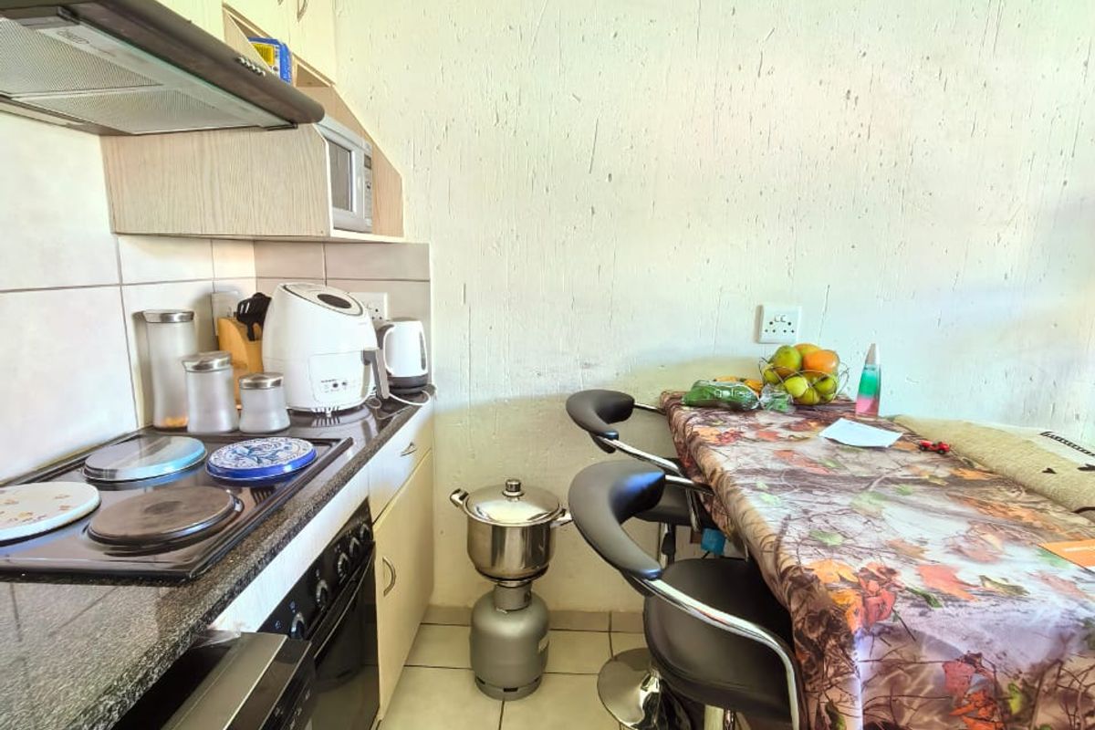 Townhouse for sale in Vanderbijlpark Bonanne, ideal for the first time buyer - Photo 4