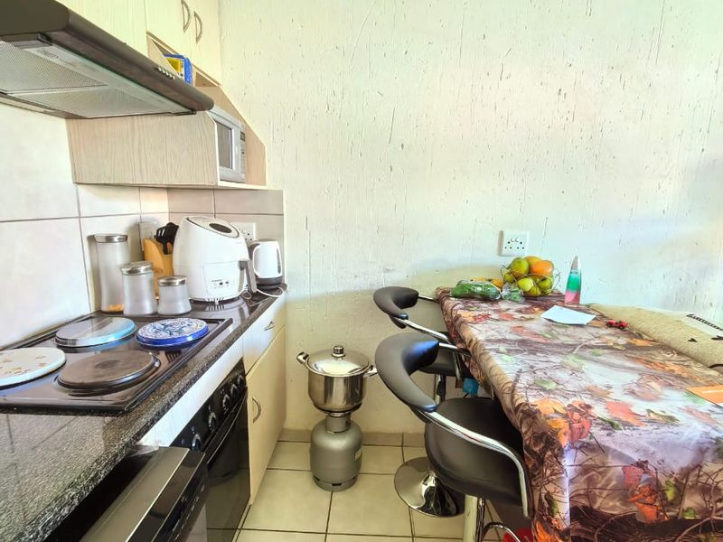 Townhouse for sale in Vanderbijlpark Bonanne, ideal for the first time buyer - Photo 4