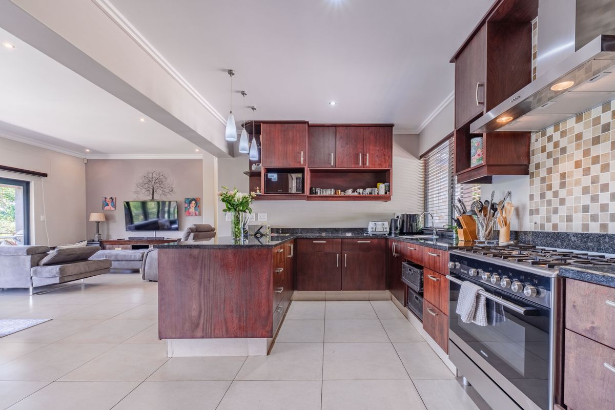 4 Bedroom Home in Simbithi Eco Estate Ballito | 4 Bathrooms | Double Garage | Golf Cart Parking - Photo 5