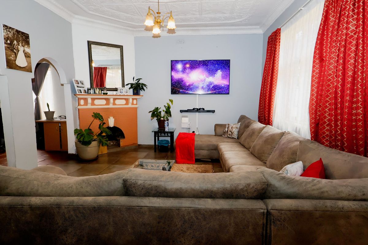 Discover this inviting home featuring  3 bedrooms  2 beautifully renovated bathroo3 Bed, 2 Bath Home - Photo 4