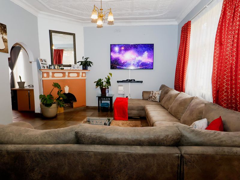 Discover this inviting home featuring  3 bedrooms  2 beautifully renovated bathroo3 Bed, 2 Bath Home - Photo 4