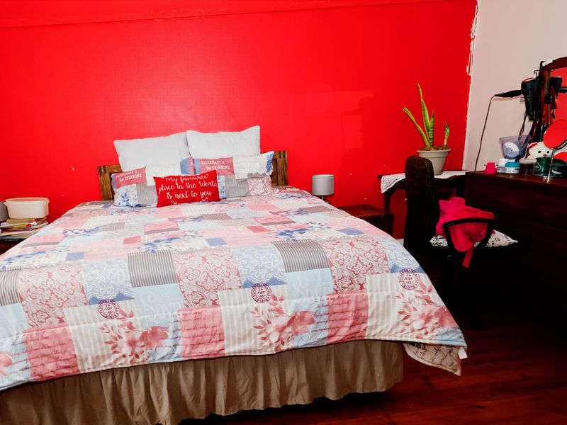 Discover this inviting home featuring  3 bedrooms  2 beautifully renovated bathroo3 Bed, 2 Bath Home - Photo 7