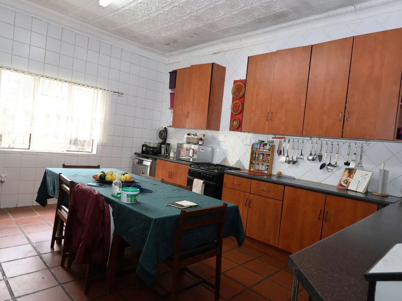 Discover this inviting home featuring  3 bedrooms  2 beautifully renovated bathroo3 Bed, 2 Bath Home - Photo 2