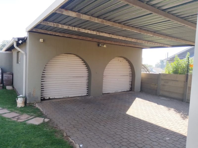 Stunning 3 bedroom house with a flatlet in Boksburg South - Photo 8