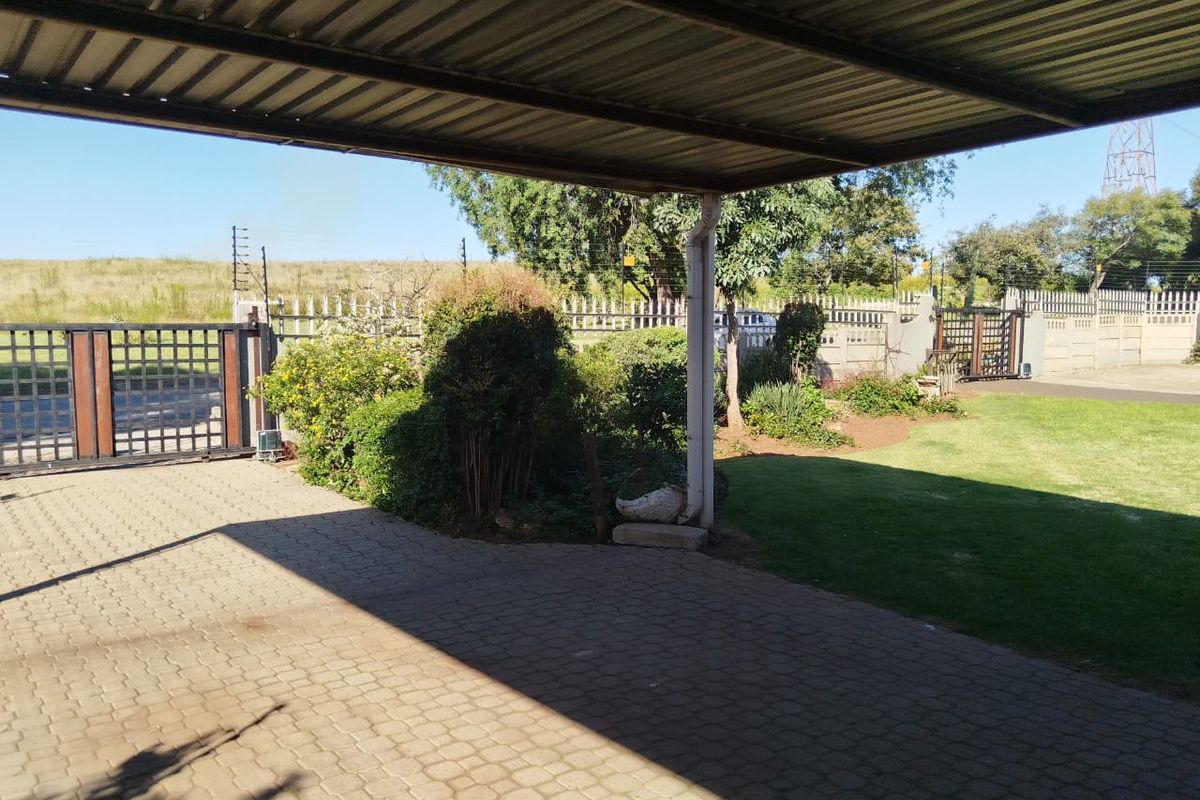 Stunning 3 bedroom house with a flatlet in Boksburg South - Photo 5