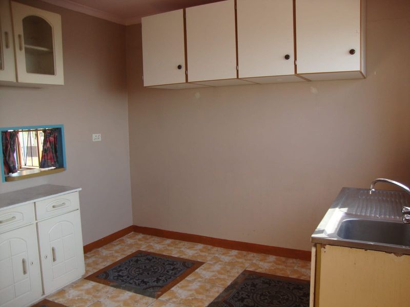 3 Bedroom House - Photo 4