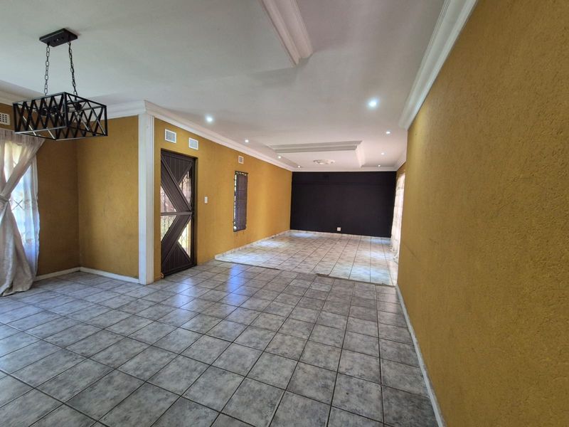 Spacious House For Sale In SE 1 - Photo 1