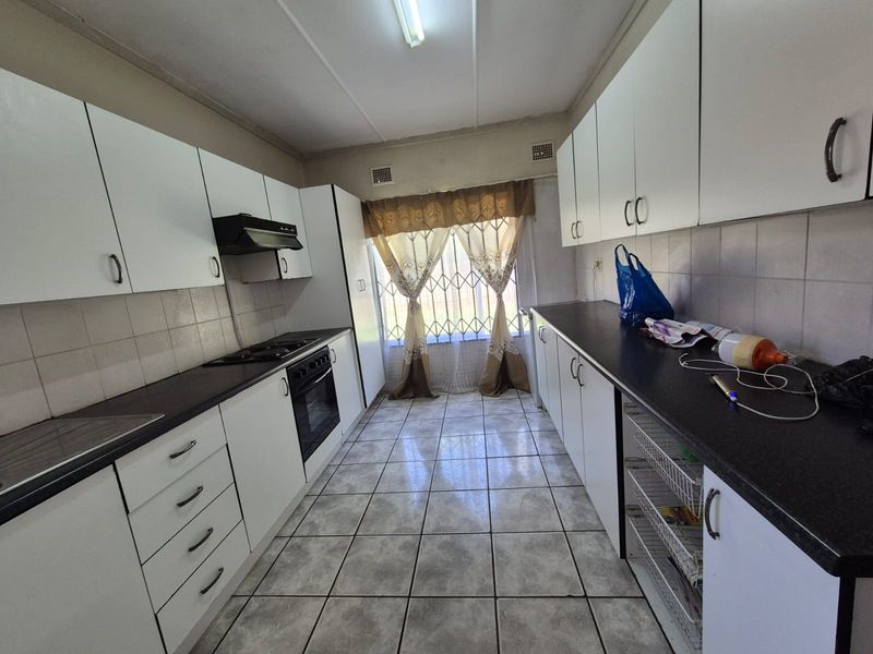 Spacious House For Sale In SE 1 - Photo 8