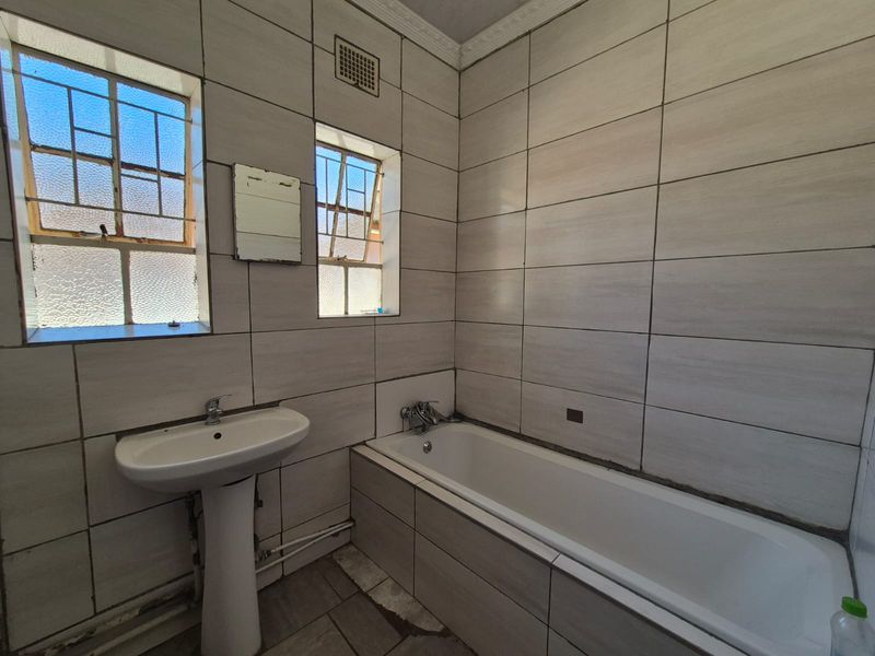 Spacious House For Sale In SE 1 - Photo 6