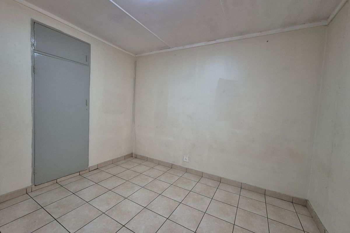 Spacious House For Sale In SE 1 - Photo 2