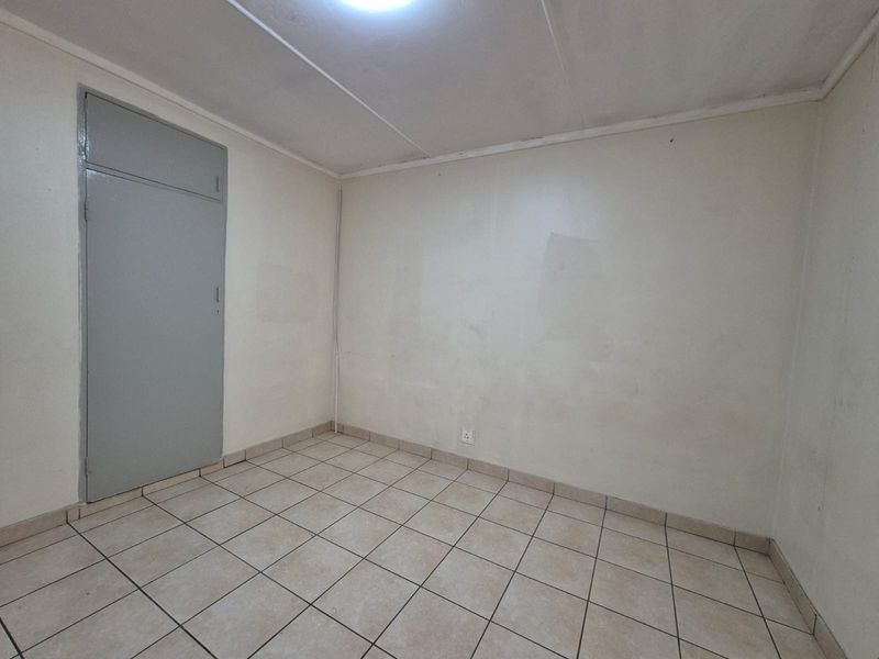 Spacious House For Sale In SE 1 - Photo 2