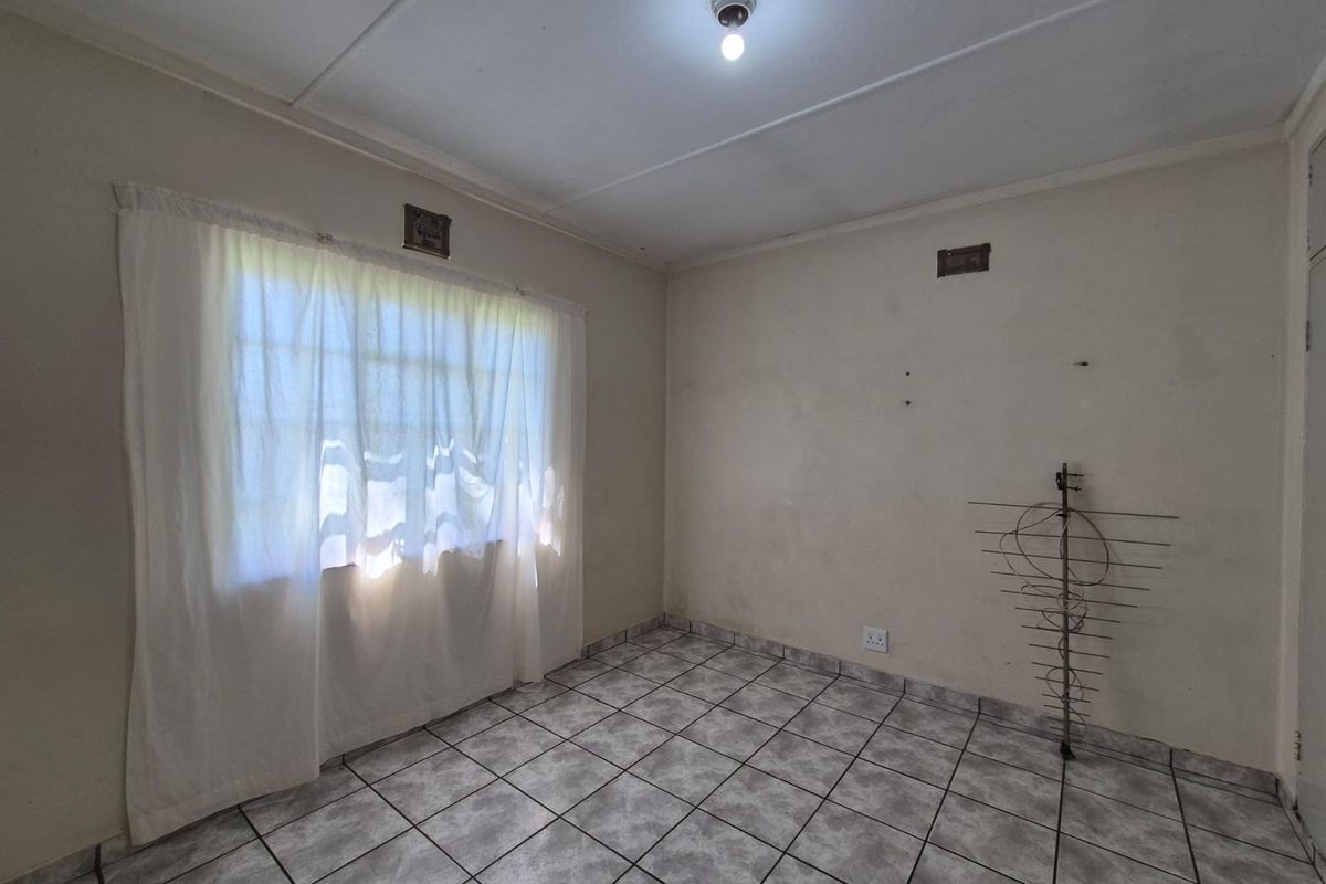 Spacious House For Sale In SE 1 - Photo 3
