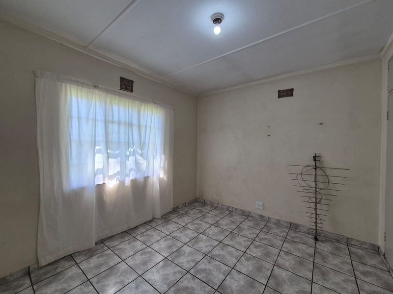 Spacious House For Sale In SE 1 - Photo 3