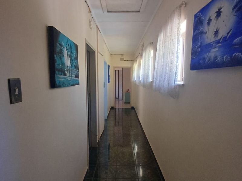 Perfect Gem Situated In A Perfect Street In SW 5 - Photo 9