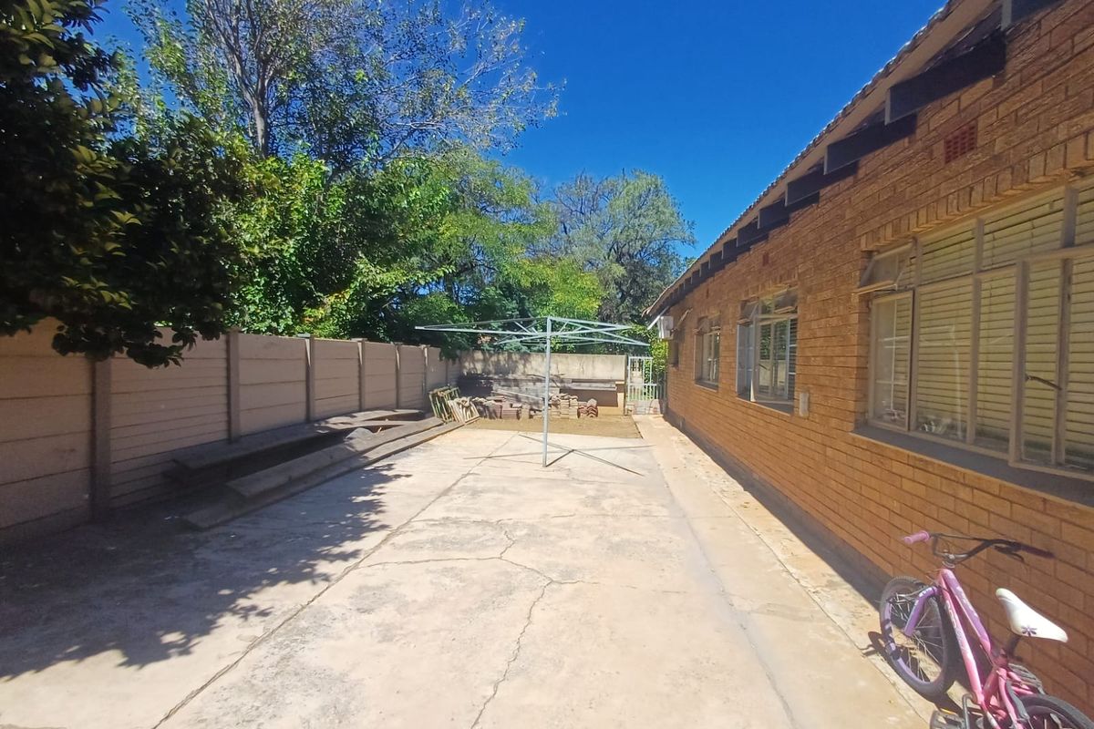 Perfect Gem Situated In A Perfect Street In SW 5 - Photo 4