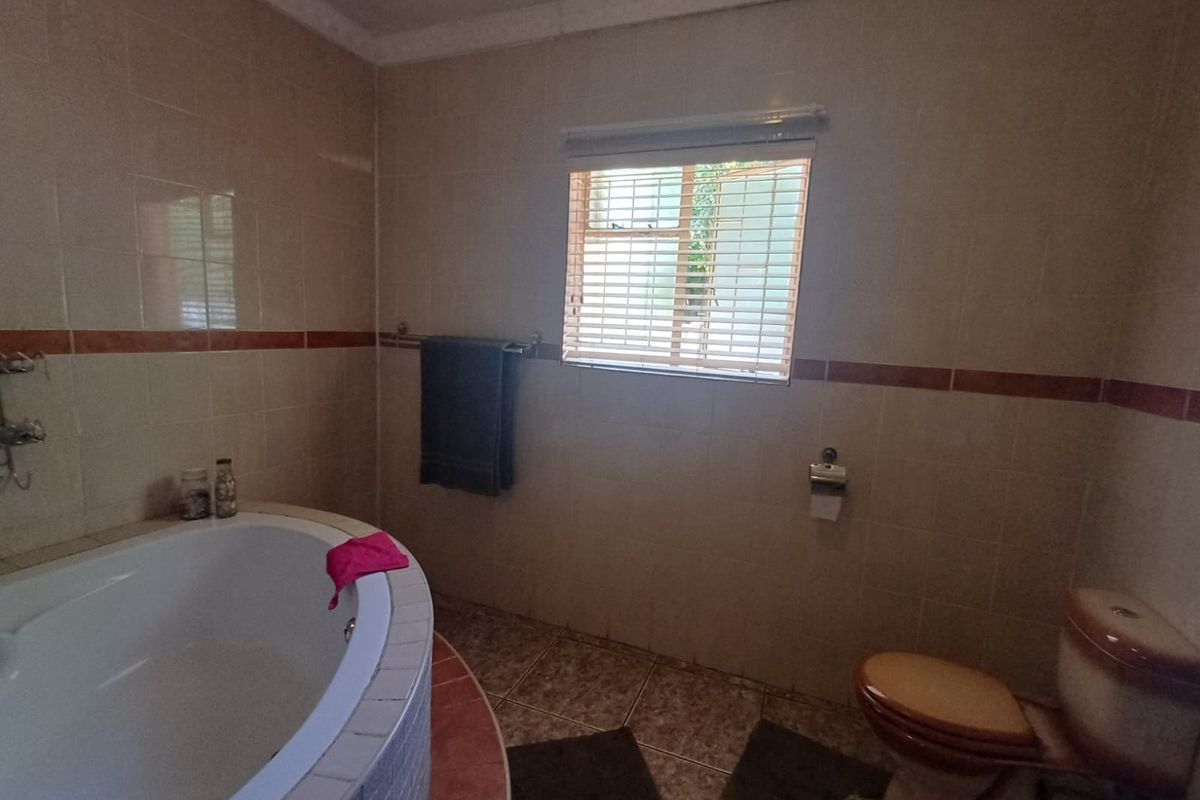 Perfect Gem Situated In A Perfect Street In SW 5 - Photo 5