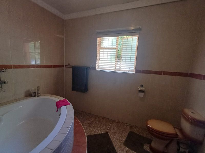 Perfect Gem Situated In A Perfect Street In SW 5 - Photo 5