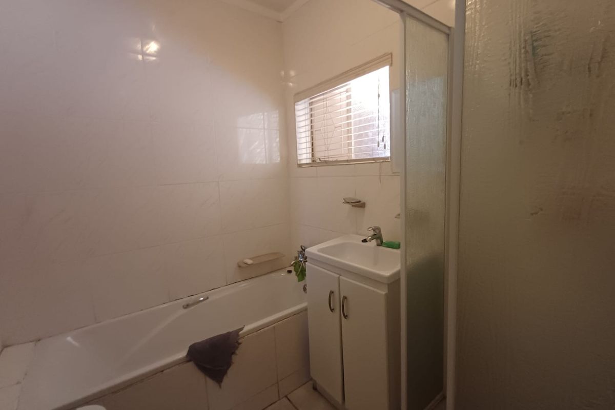 Perfect Gem Situated In A Perfect Street In SW 5 - Photo 2