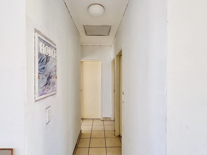 Comfortable 3 Bedroom Family Home in a Convenient Location - Photo 8