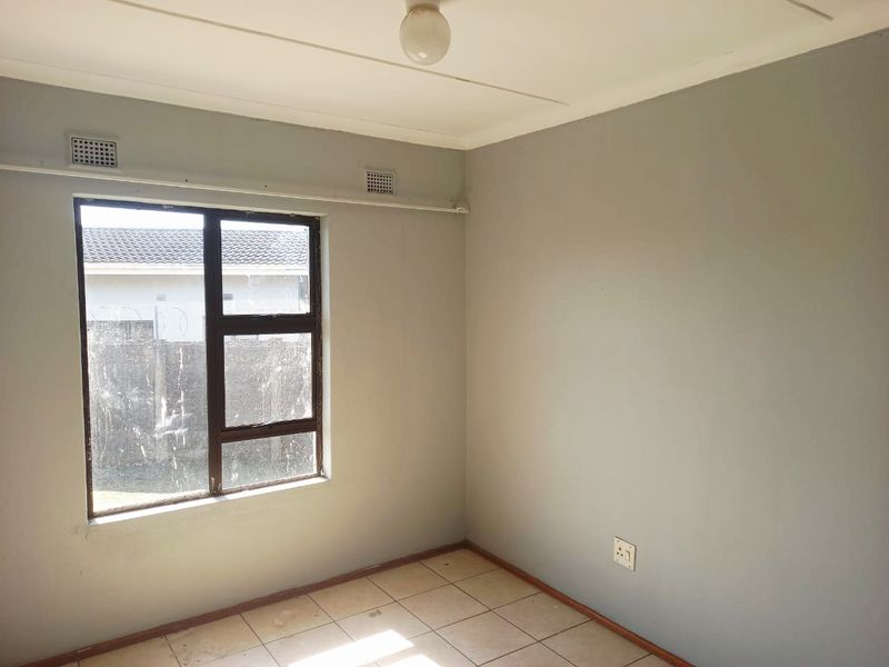 3 Bedroom House For Sale - Photo 8