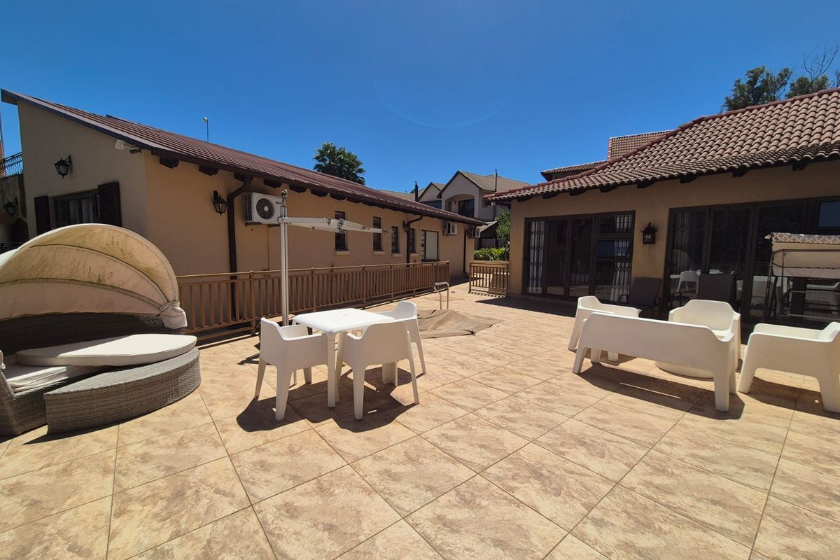 !LUXURY RIVERFRONT ESTATE ON THE VAL RIVER! - Photo 5