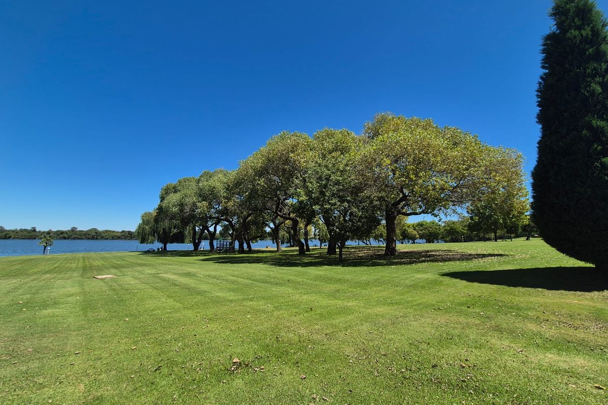 !LUXURY RIVERFRONT ESTATE ON THE VAL RIVER! - Photo 3