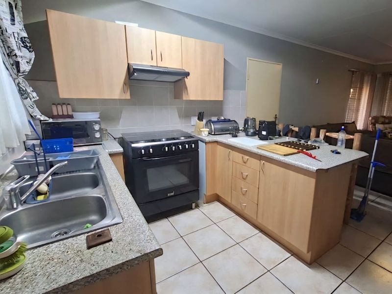 Secure & Pet-Friendly Face-brick Unit – TO RENT Sasolburg - Photo 9