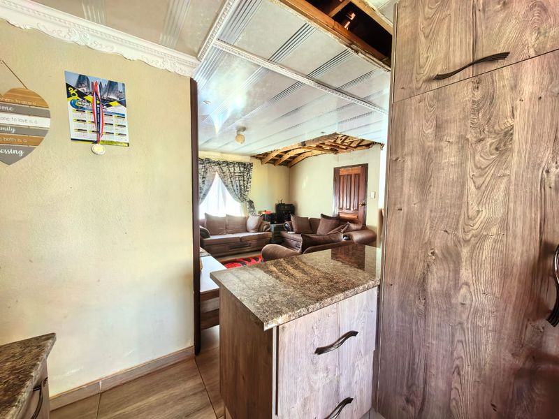 Family house for sale in in Sebokeng close to schools. - Photo 7