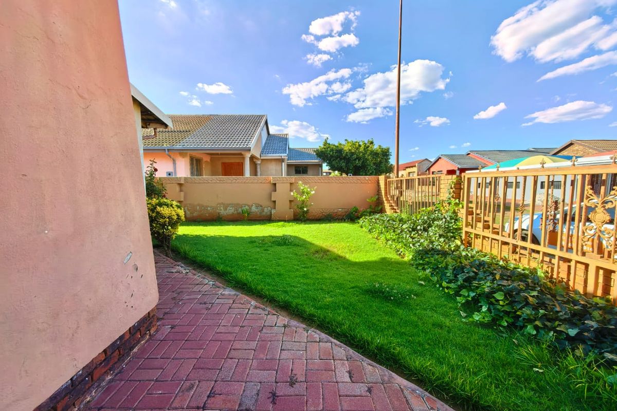 Family house for sale in in Sebokeng close to schools. - Photo 4