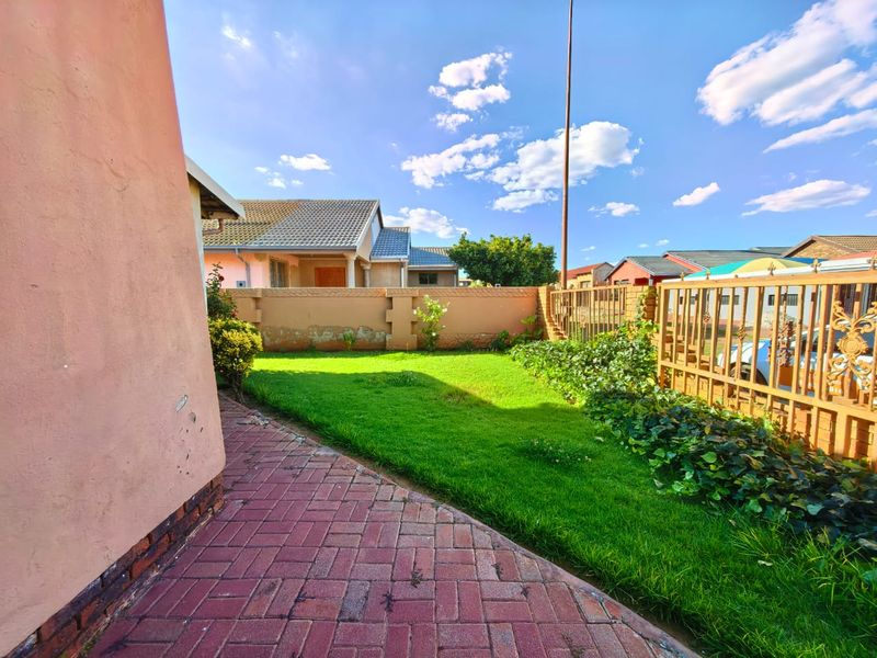 Family house for sale in in Sebokeng close to schools. - Photo 4