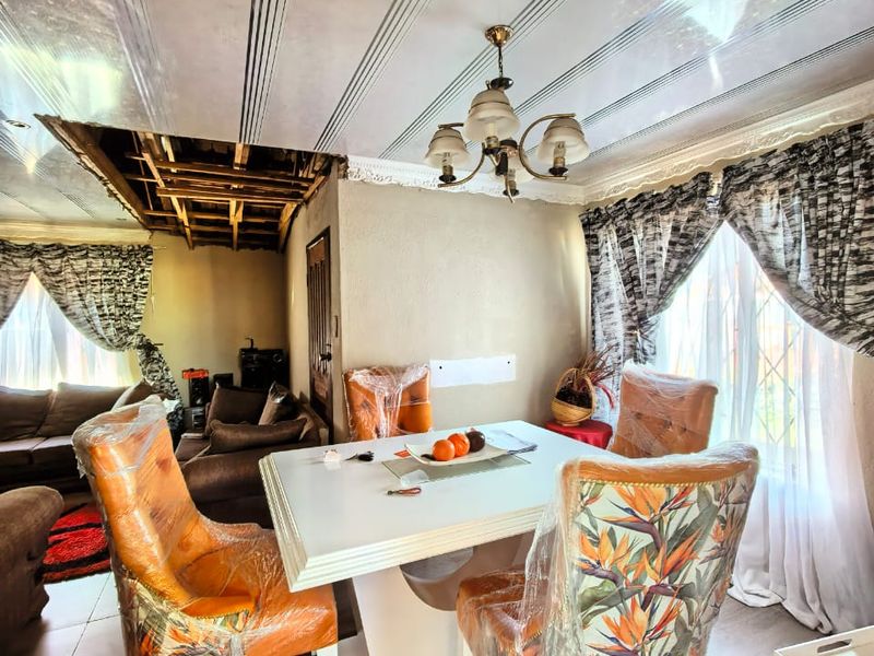 Family house for sale in in Sebokeng close to schools. - Photo 3