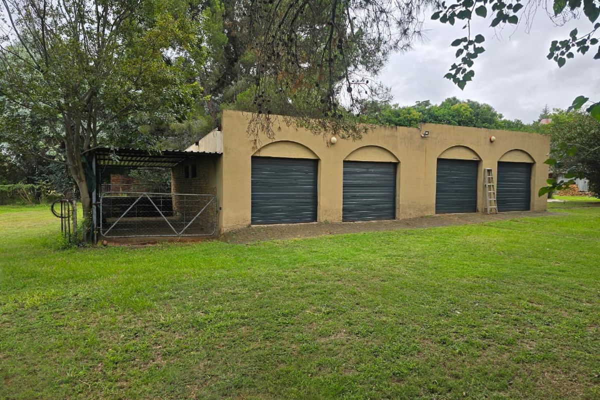 Exceptional Lifestyle Smallholding with Luxury Entertaining and Strong Income Potential. - Photo 5
