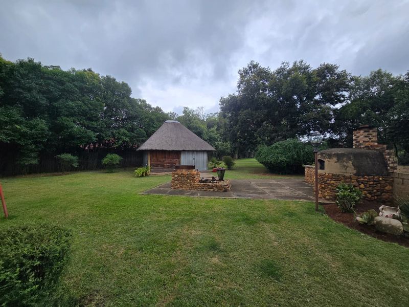 Exceptional Lifestyle Smallholding with Luxury Entertaining and Strong Income Potential. - Photo 3