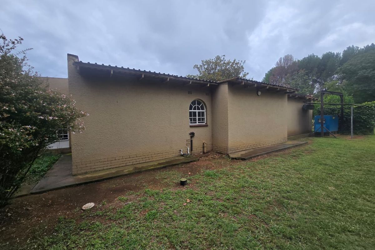Exceptional Lifestyle Smallholding with Luxury Entertaining and Strong Income Potential. - Photo 4