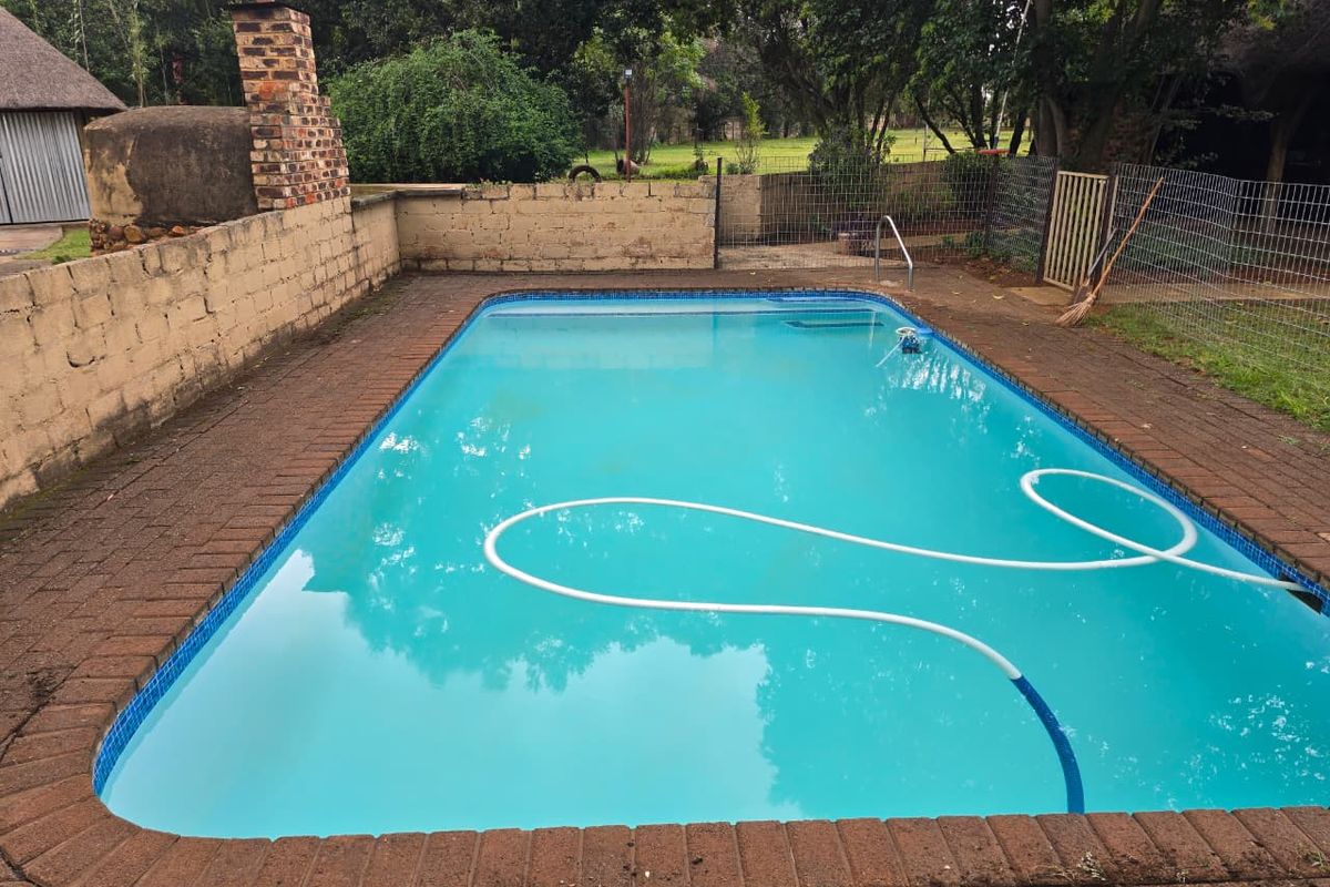 Exceptional Lifestyle Smallholding with Luxury Entertaining and Strong Income Potential. - Photo 2