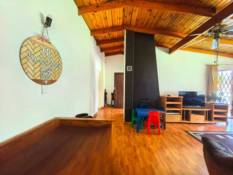 Family house for sale in Sasolburg, walking distance to all amenities - Photo 2