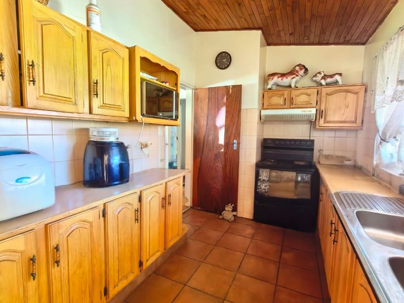 Family house for sale in Sasolburg, walking distance to all amenities - Photo 4