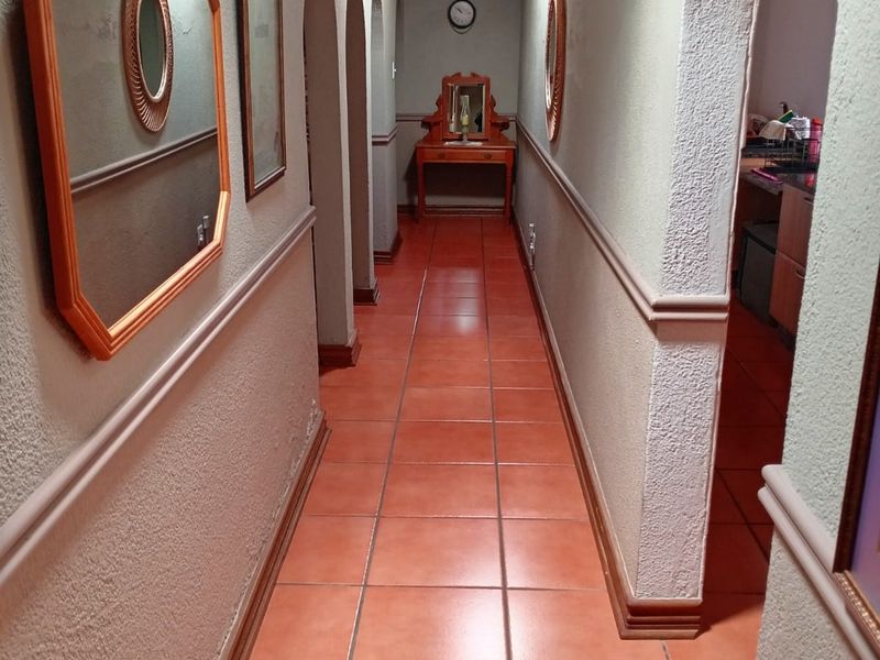 Elegant and Inviting 3 Bedroom Family Home in a Sought-After Area - Photo 7