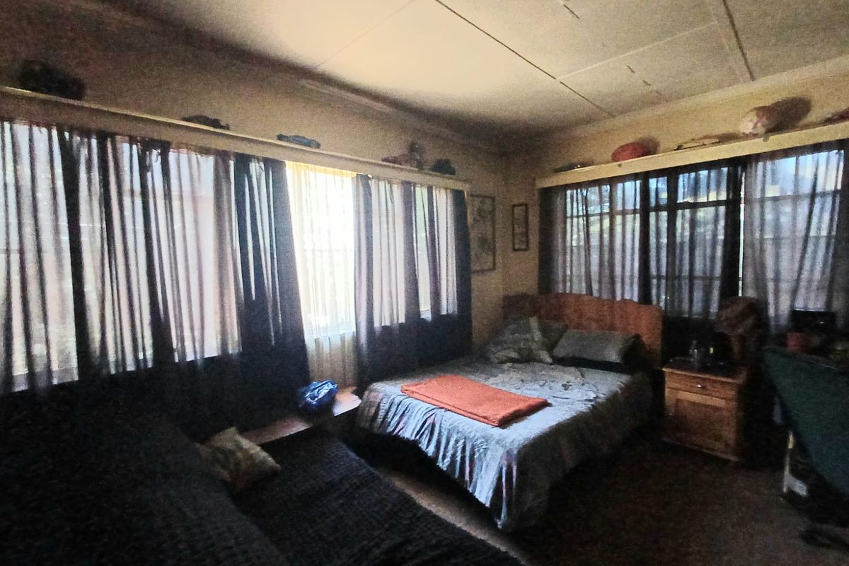 HOME UP FOR GRABS IN CW 1 - Photo 5