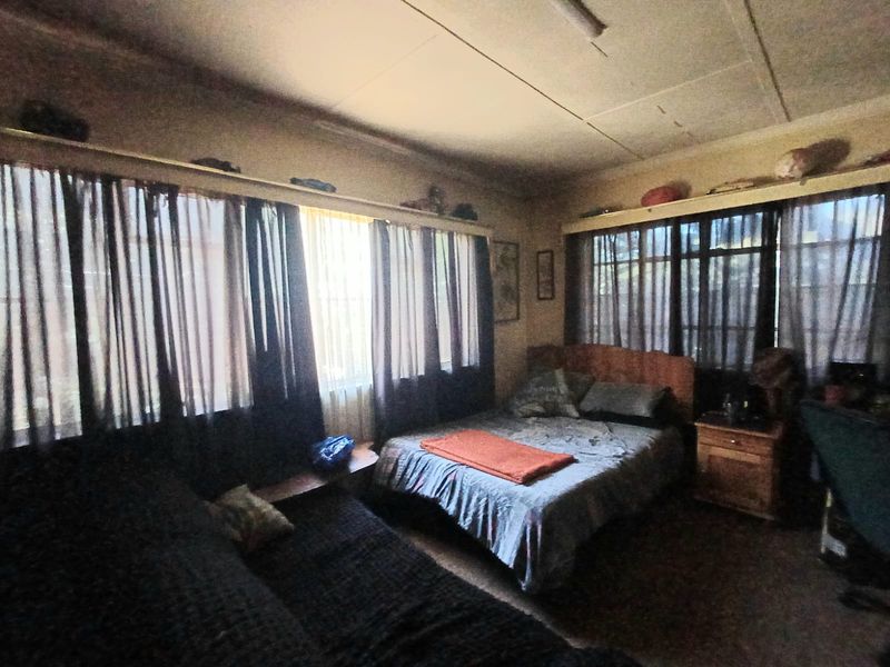 HOME UP FOR GRABS IN CW 1 - Photo 5