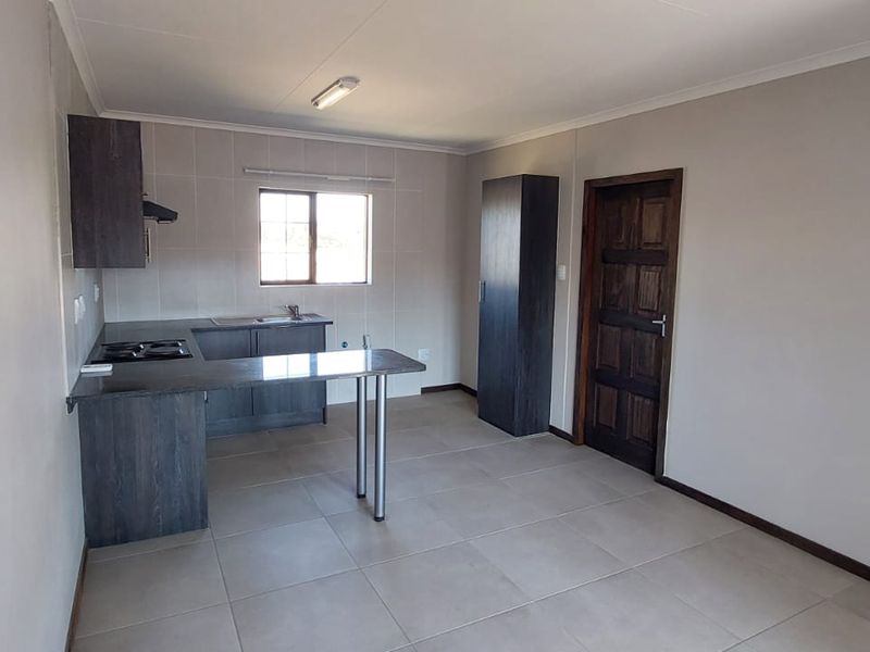 Charming 1-Bedroom Ground Floor Unit in Secure Complex – Kenleaf - Photo 7