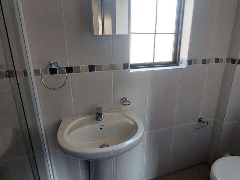 Charming 1-Bedroom Ground Floor Unit in Secure Complex – Kenleaf - Photo 6