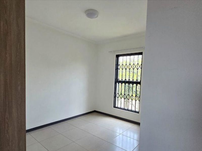 Charming Duplex Townhouse in Complex with Private Garden – Pet Friendly - Photo 10