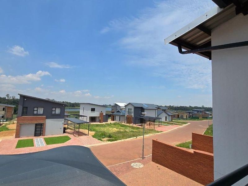 Charming Duplex Townhouse in Complex with Private Garden – Pet Friendly - Photo 8