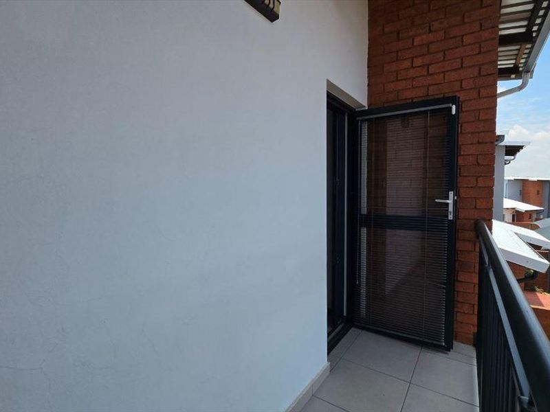 Charming Duplex Townhouse in Complex with Private Garden – Pet Friendly - Photo 9