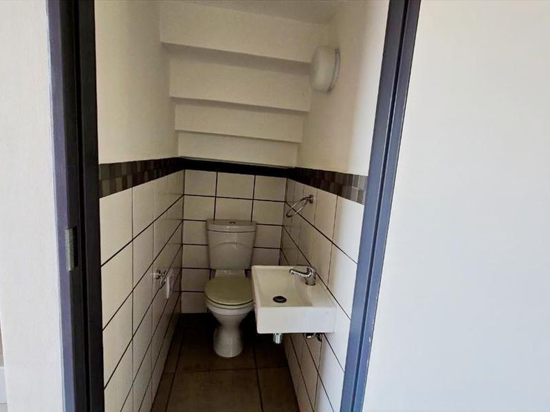 Charming Duplex Townhouse in Complex with Private Garden – Pet Friendly - Photo 4