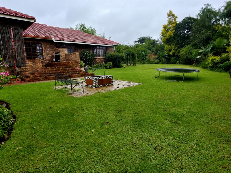 Discover the perfect blend of space, comfort, and entertainment in this beautifully maintained famil - Photo 9