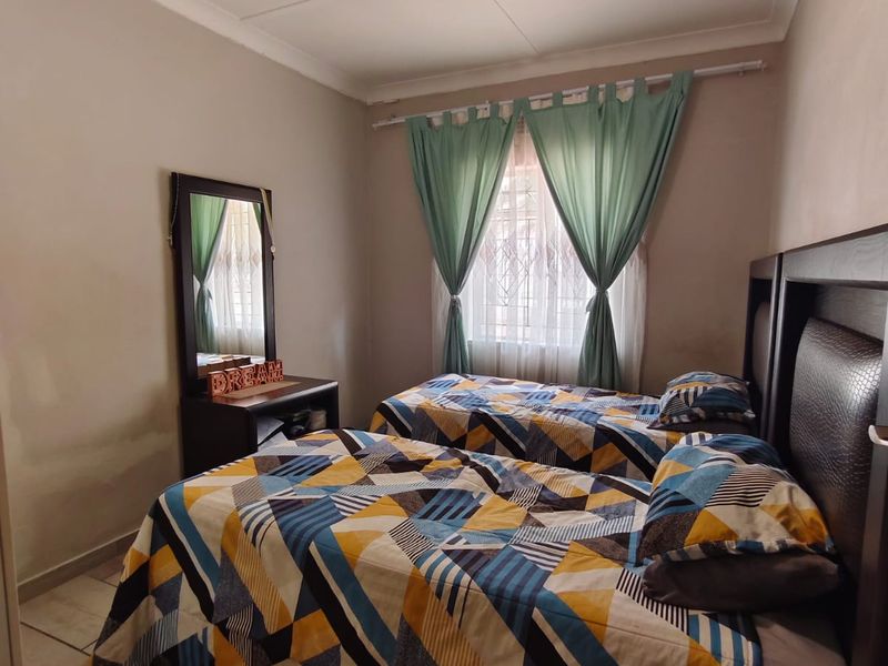 Bargain Modern Property – Walking Distance to Flavius Mareka College, Sasolburg - Photo 8
