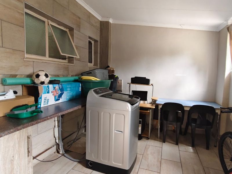 Bargain Modern Property – Walking Distance to Flavius Mareka College, Sasolburg - Photo 7